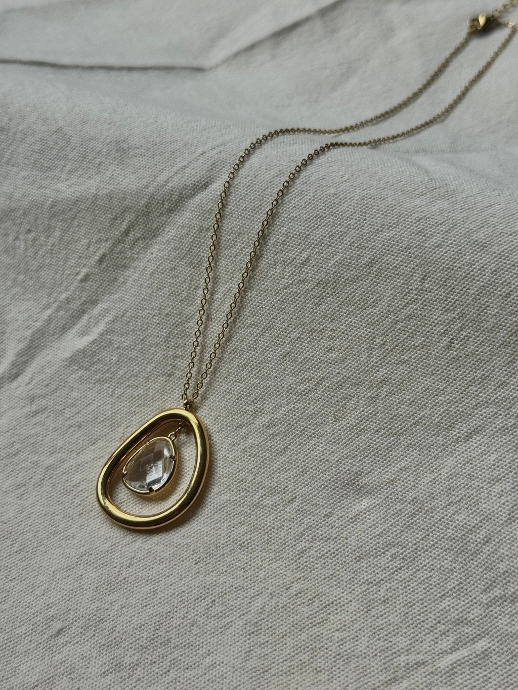 Collar Oval Drop